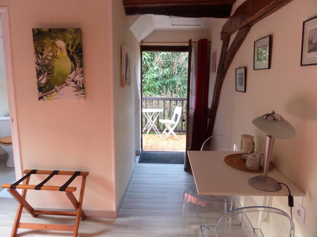Le Moulin De La Planche Bed & Breakfast Cerelles Bagian luar foto