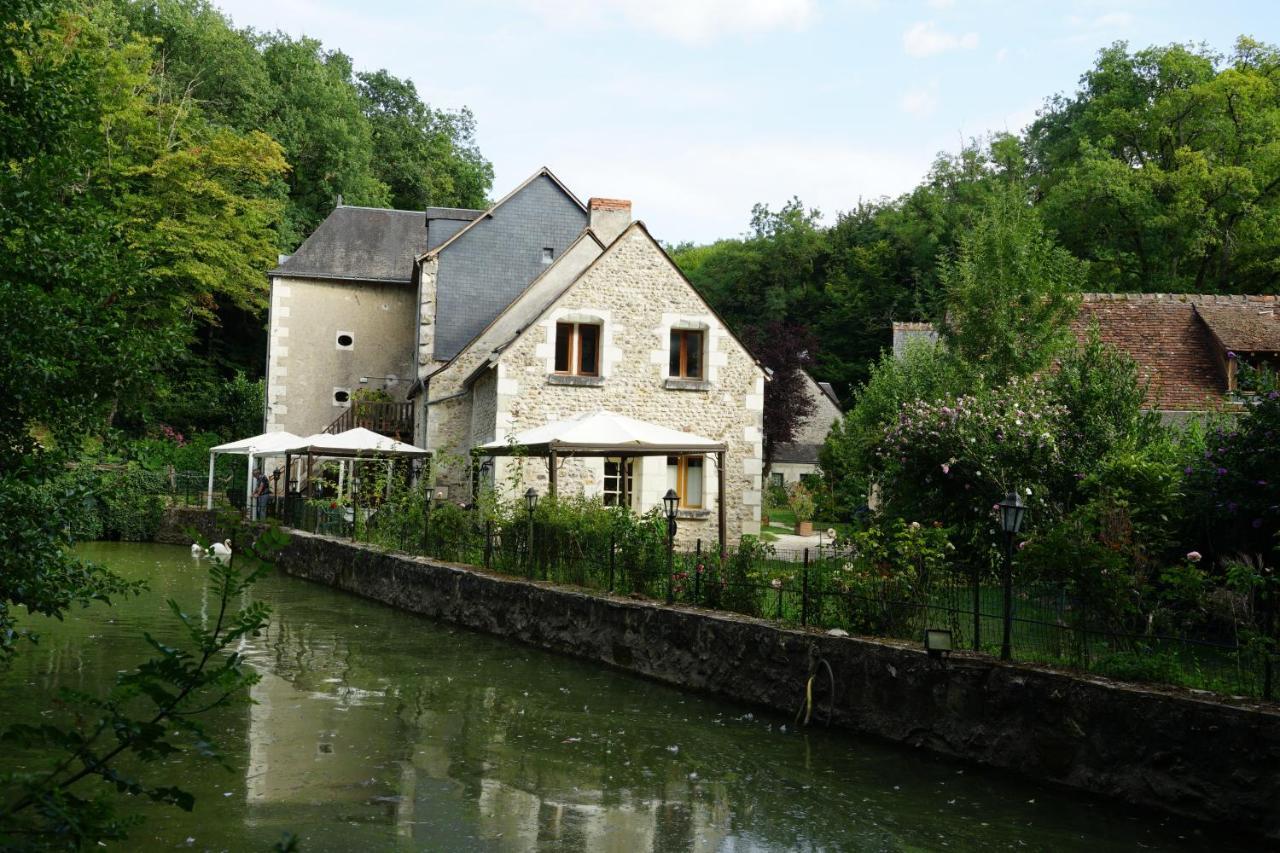 Le Moulin De La Planche Bed & Breakfast Cerelles Bagian luar foto