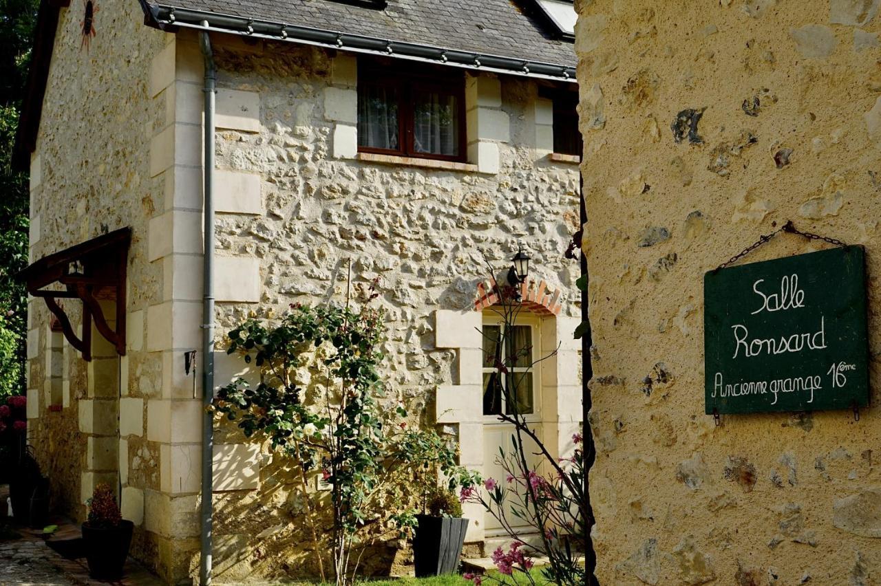 Le Moulin De La Planche Bed & Breakfast Cerelles Bagian luar foto