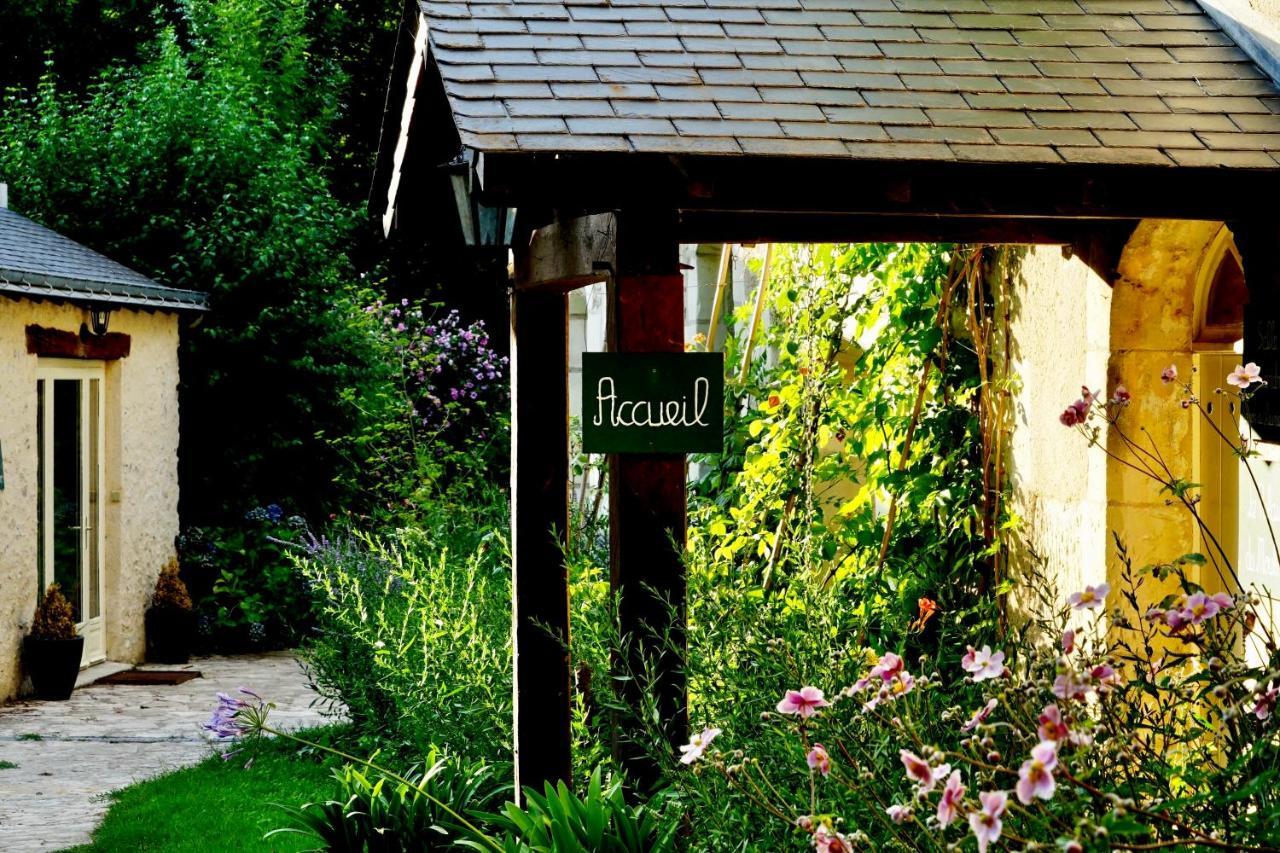 Le Moulin De La Planche Bed & Breakfast Cerelles Bagian luar foto