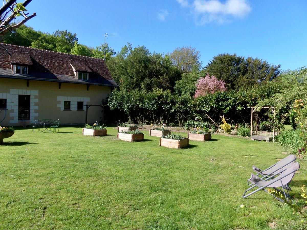 Le Moulin De La Planche Bed & Breakfast Cerelles Bagian luar foto