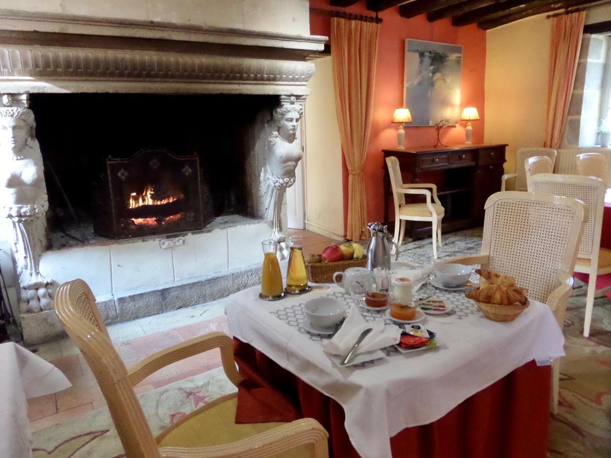 Le Moulin De La Planche Bed & Breakfast Cerelles Bagian luar foto