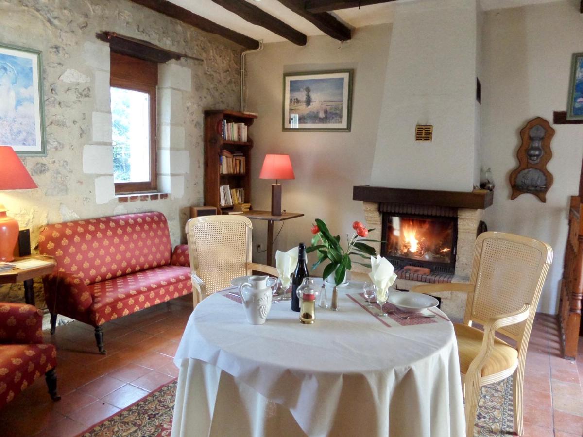 Le Moulin De La Planche Bed & Breakfast Cerelles Bagian luar foto