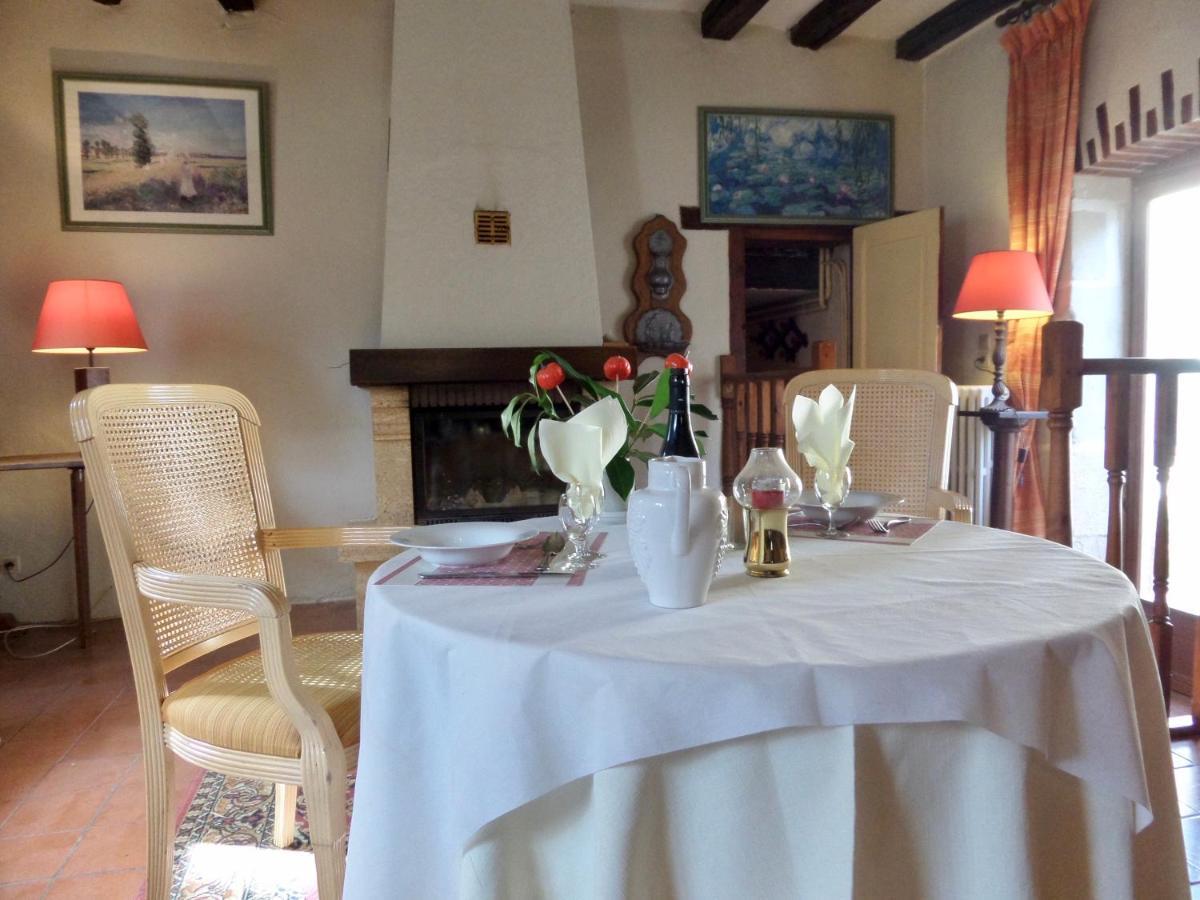 Le Moulin De La Planche Bed & Breakfast Cerelles Bagian luar foto