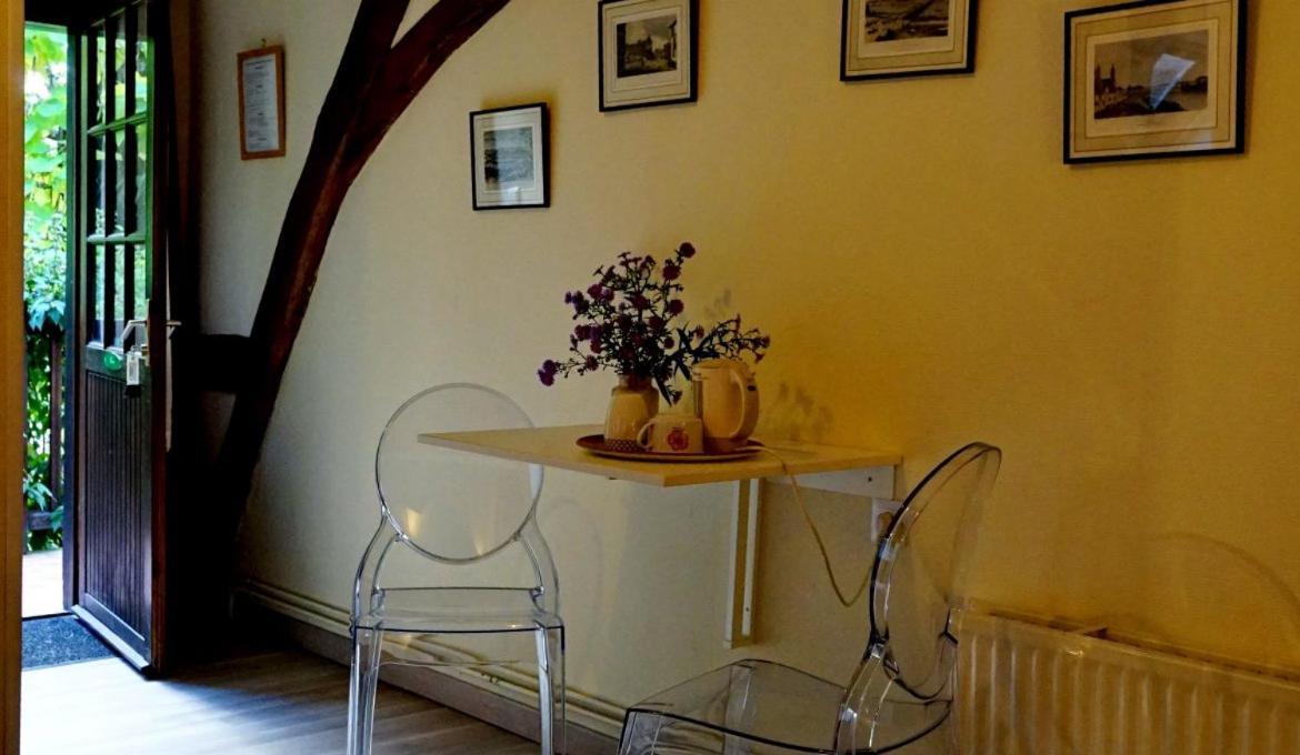 Le Moulin De La Planche Bed & Breakfast Cerelles Bagian luar foto